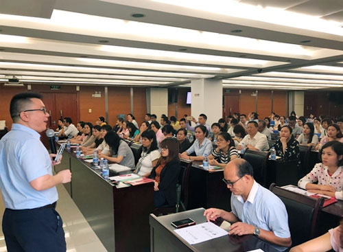 万古科技HR经理人俱乐部活动演讲现场